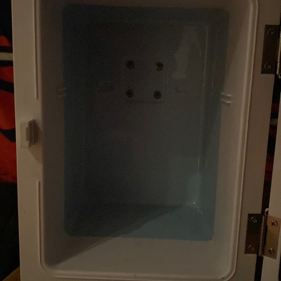 Mini fridge - Picture 2 of 3